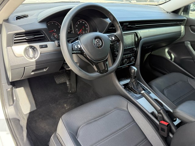 2022 Volkswagen Passat 2.0T SE Image 18 of 35