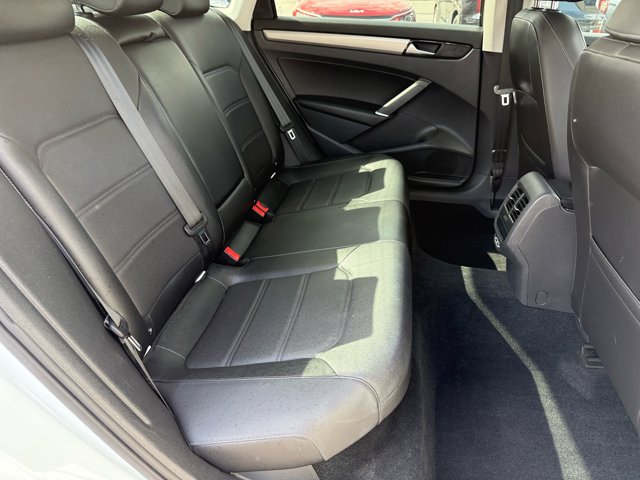 2022 Volkswagen Passat 2.0T SE Image 15 of 35