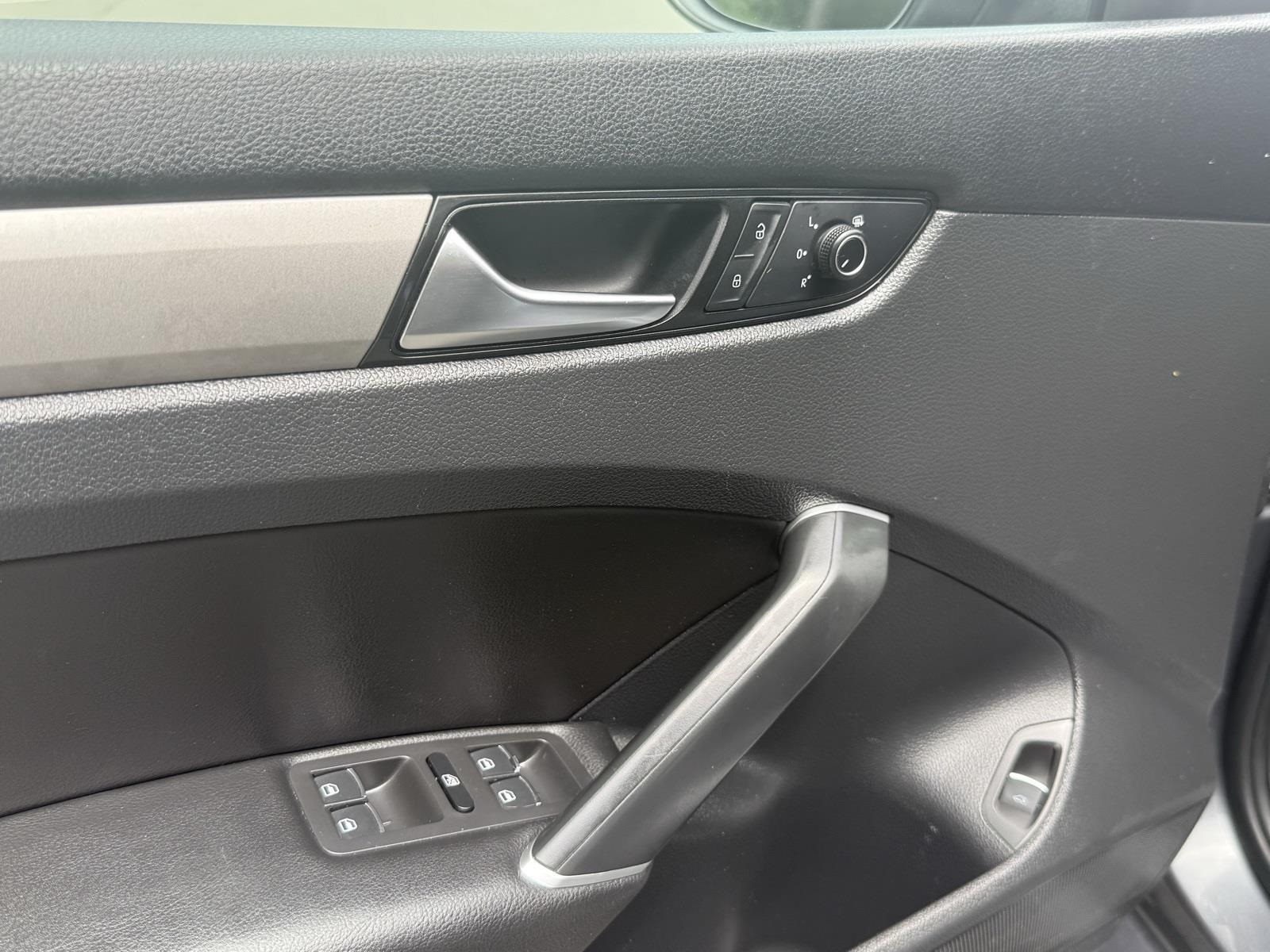 2022 Volkswagen Passat 2.0T SE Image 24 of 38