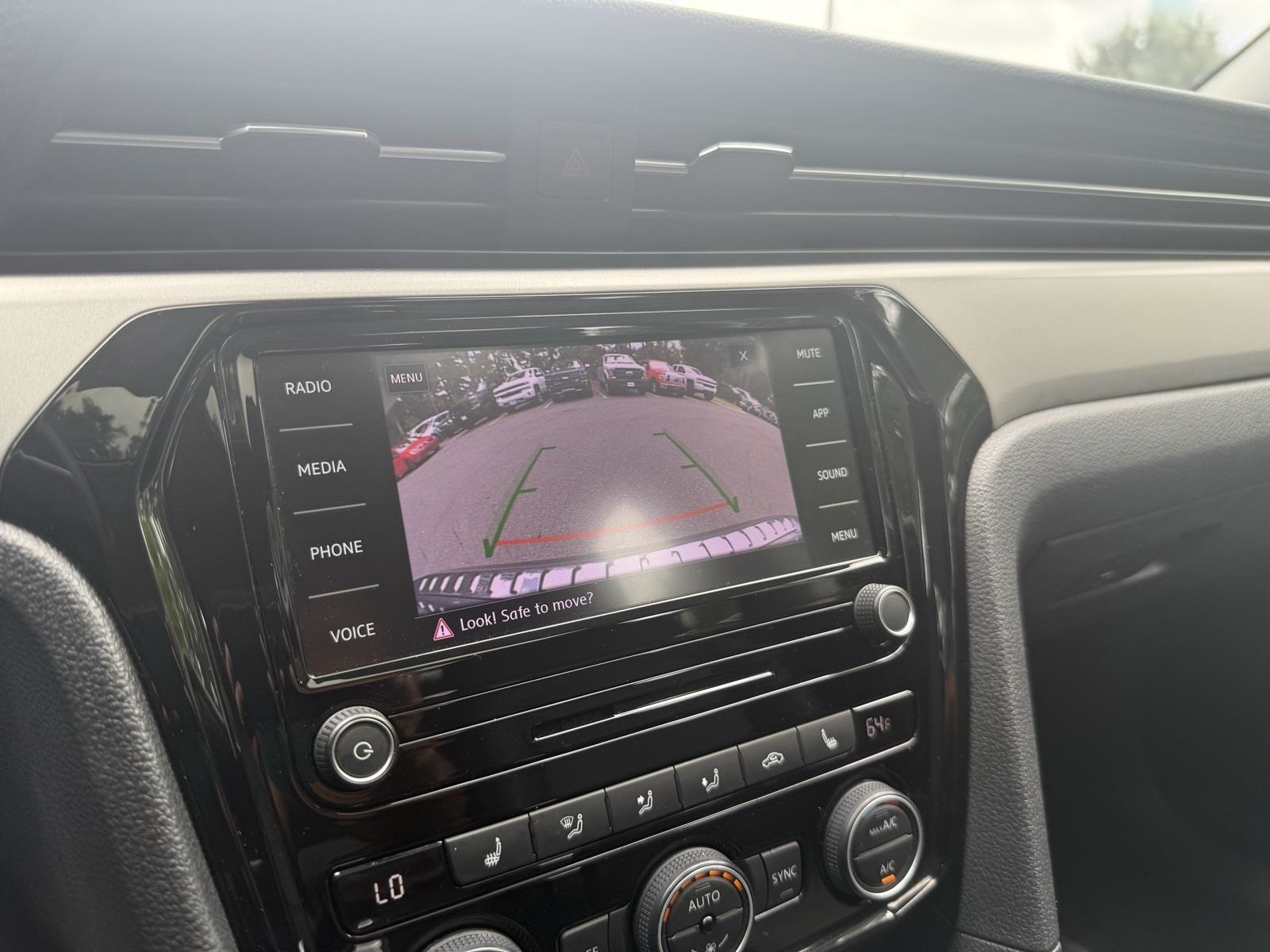 2022 Volkswagen Passat 2.0T SE Image 21 of 38