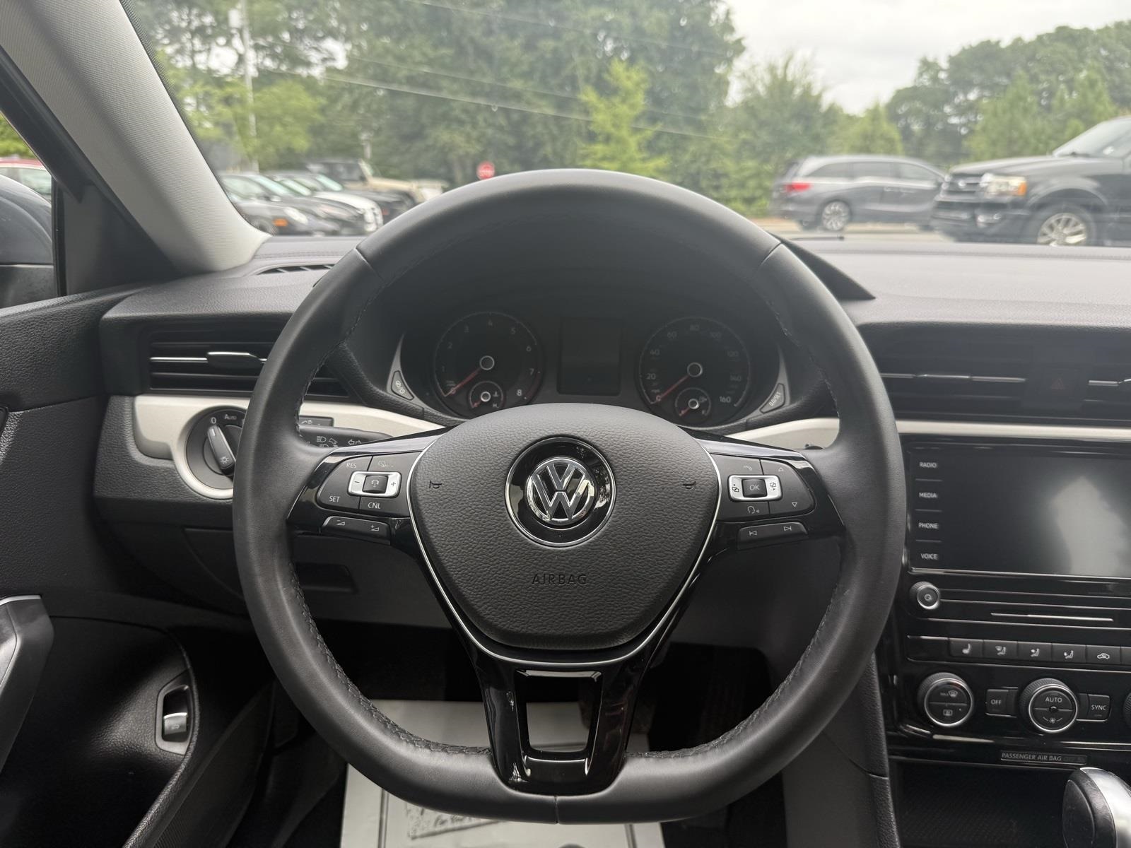 2022 Volkswagen Passat 2.0T SE Image 16 of 38