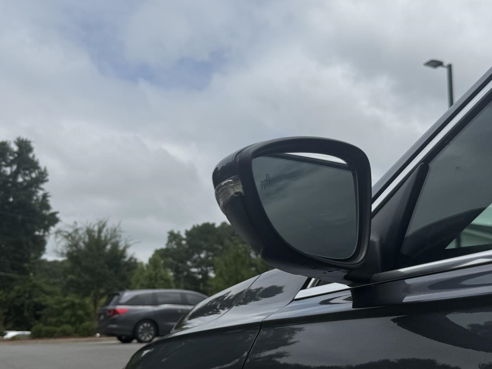 2022 Volkswagen Passat 2.0T SE Image 17 of 38