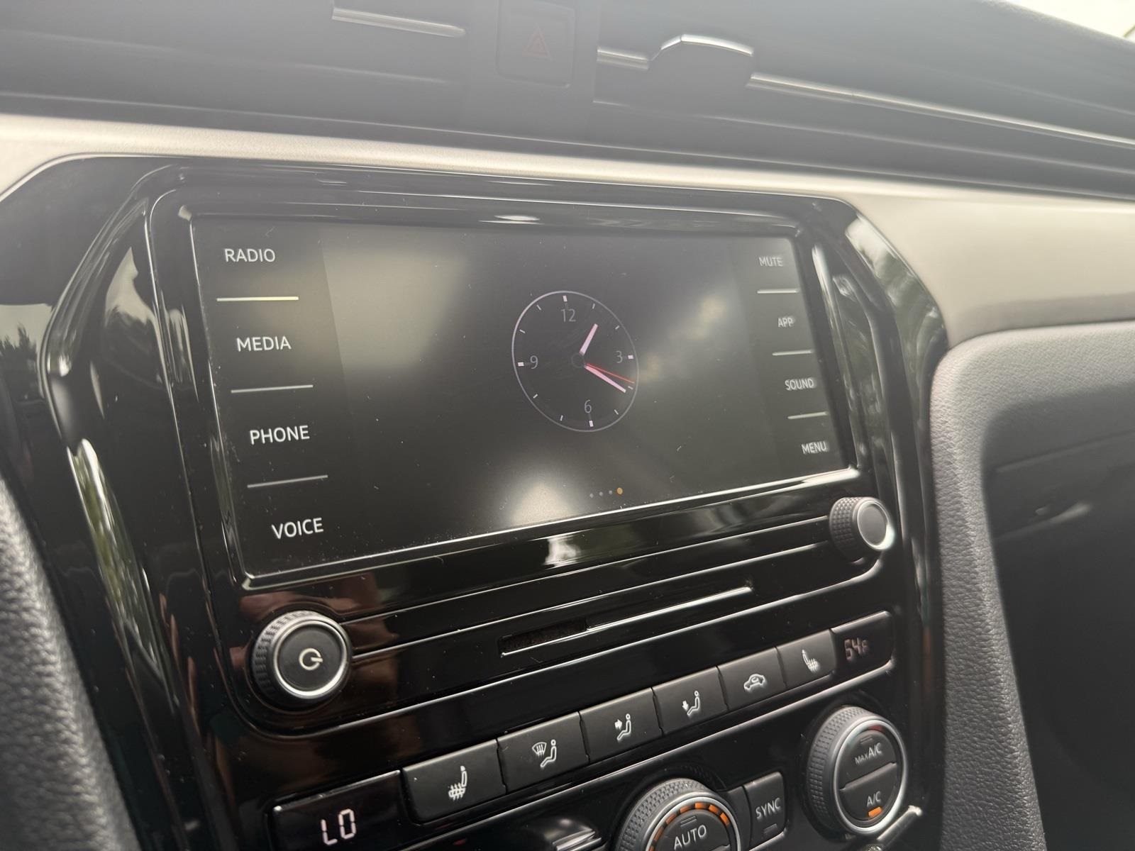 2022 Volkswagen Passat 2.0T SE Image 22 of 38