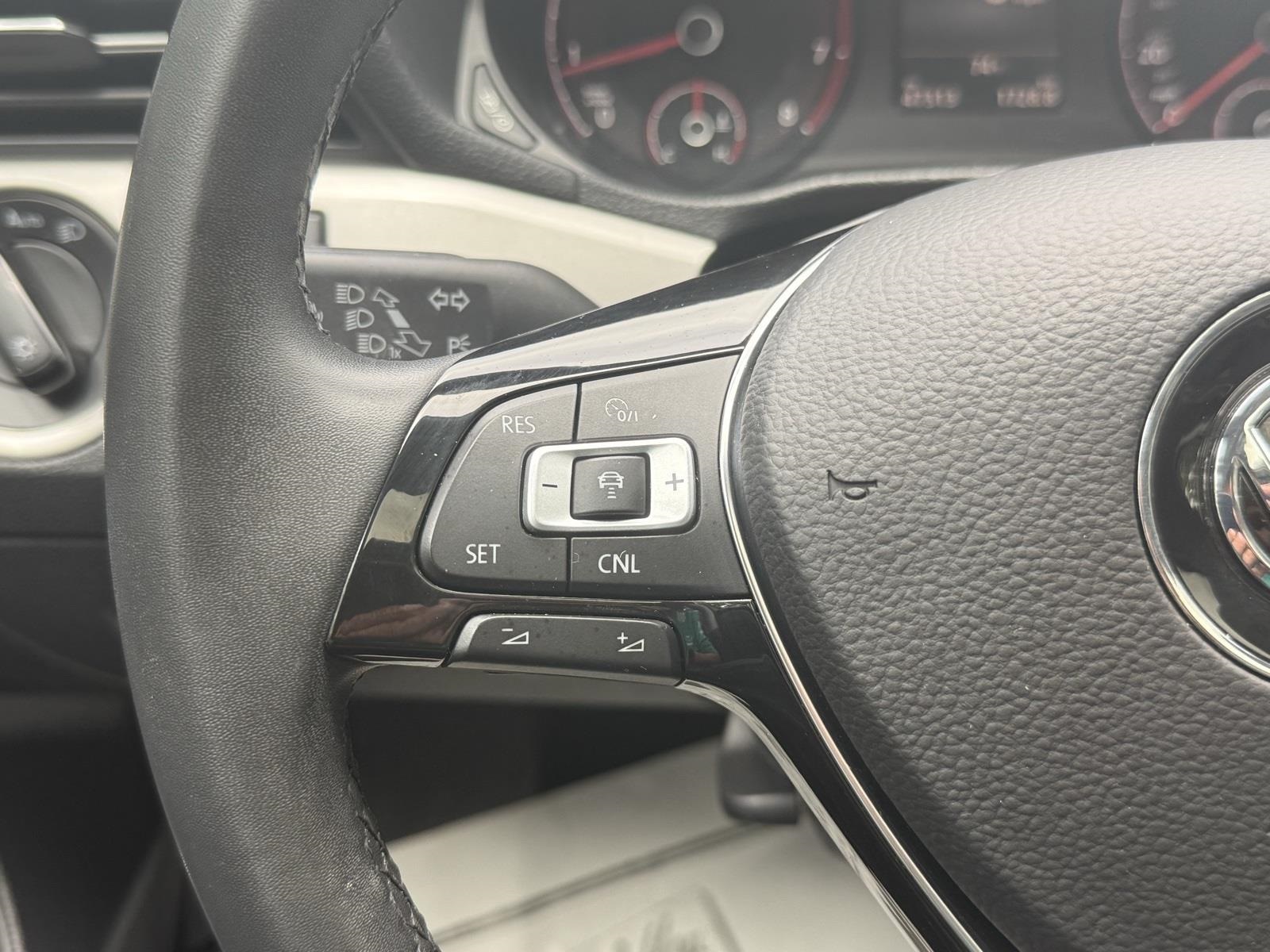 2022 Volkswagen Passat 2.0T SE Image 18 of 38