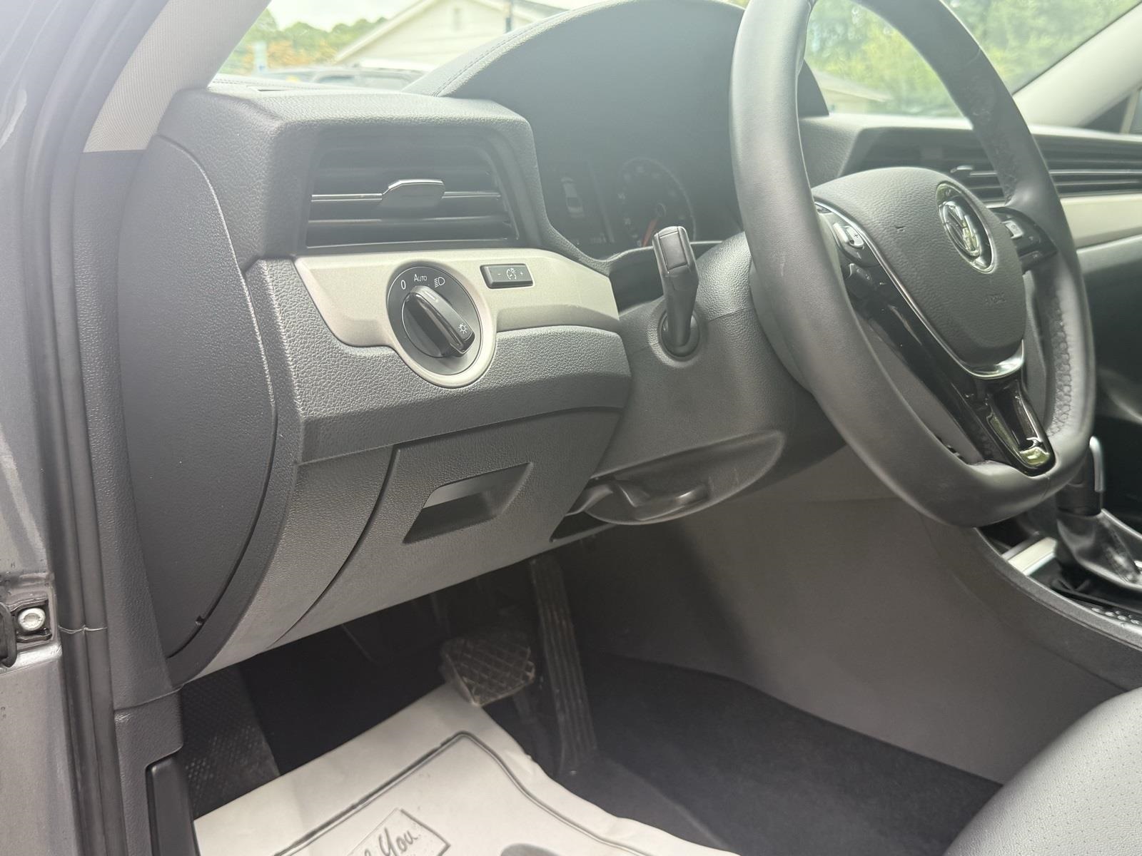 2022 Volkswagen Passat 2.0T SE Image 15 of 38
