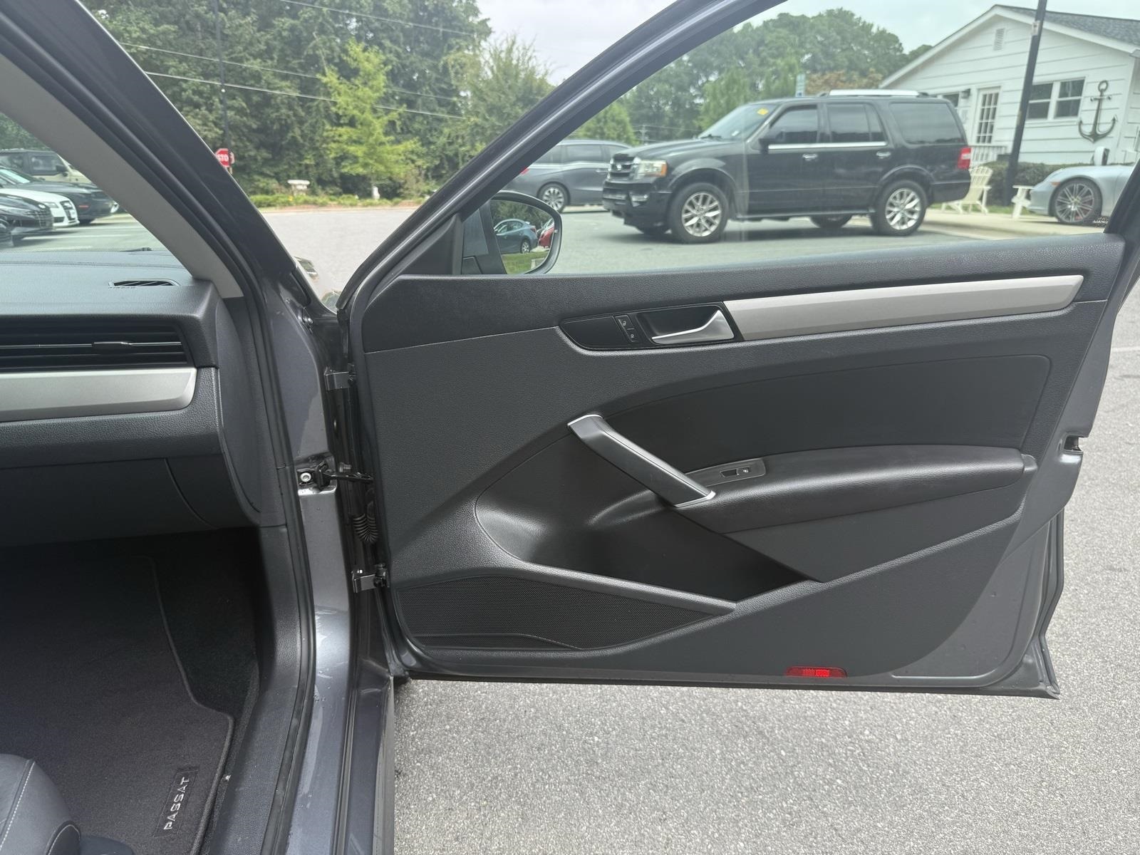 2022 Volkswagen Passat 2.0T SE Image 36 of 38