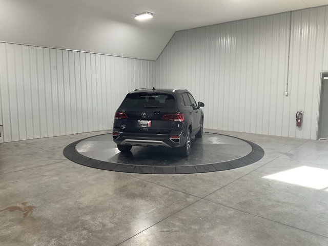 Vehicle image 4 of 30