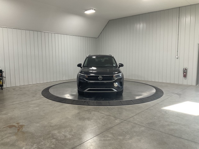 Vehicle image 8 of 30