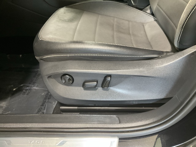 Vehicle image 20 of 30