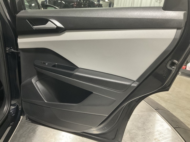 Vehicle image 28 of 30