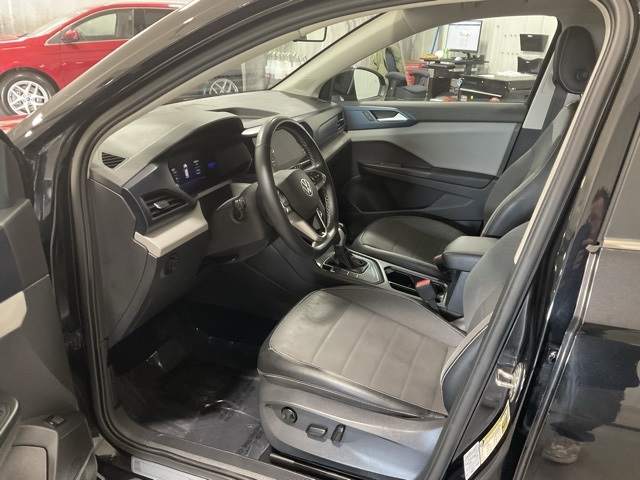 Vehicle image 21 of 30