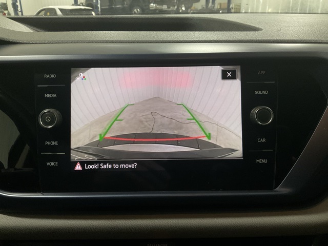 Vehicle image 17 of 30