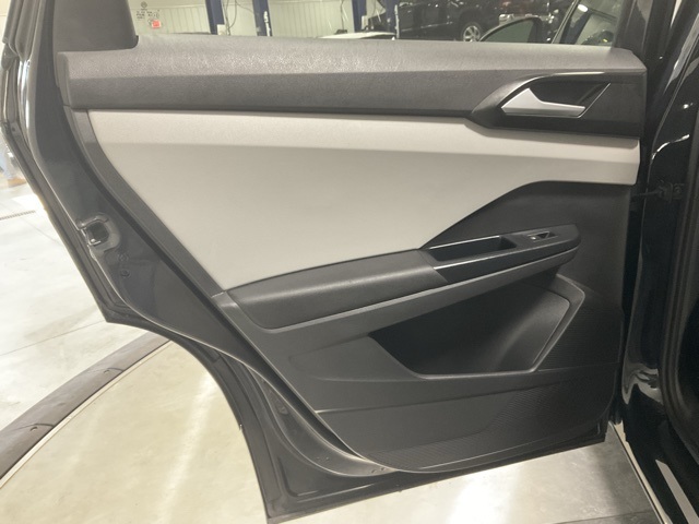 Vehicle image 27 of 30