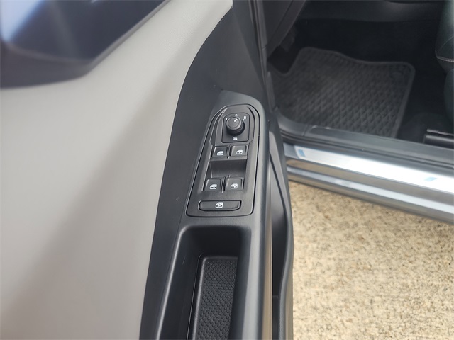 Vehicle image 11 of 23