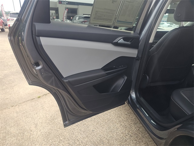 Vehicle image 9 of 23