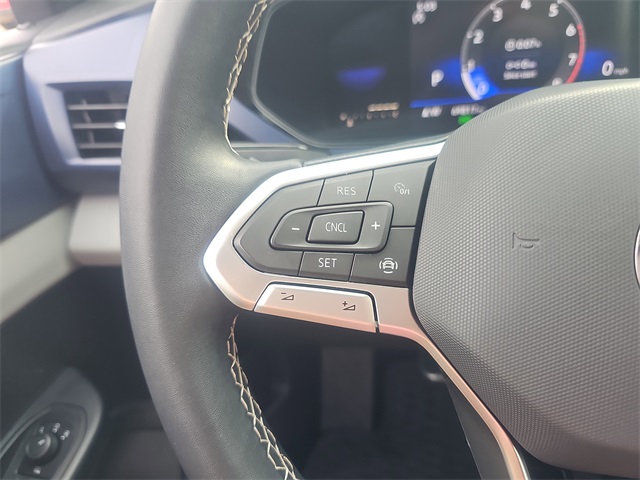 Vehicle image 18 of 23