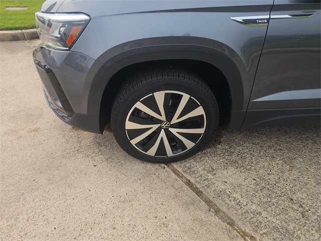 Vehicle image 7 of 23