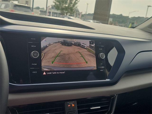 Vehicle image 16 of 23