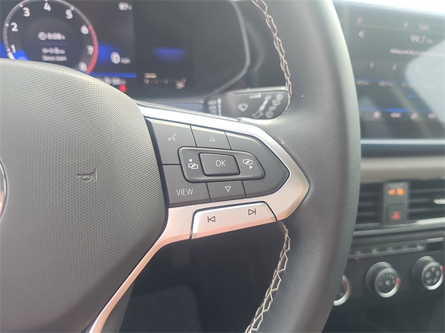 Vehicle image 19 of 23