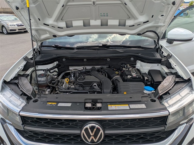 Vehicle image 22 of 24