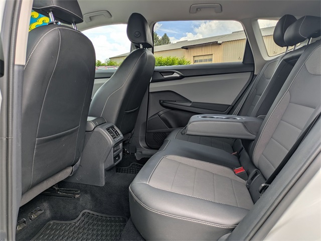Vehicle image 17 of 24