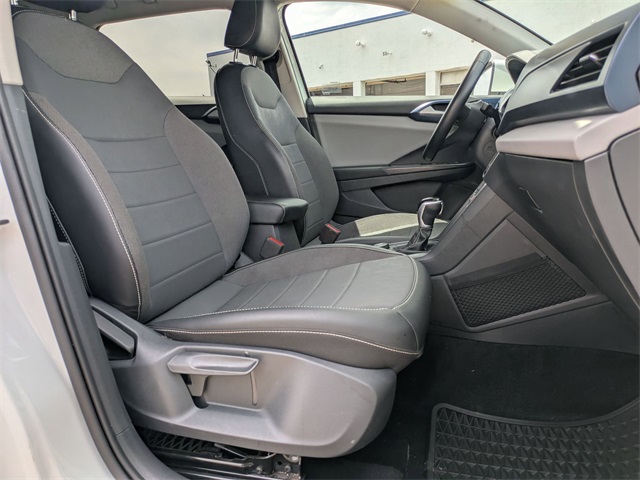Vehicle image 20 of 24