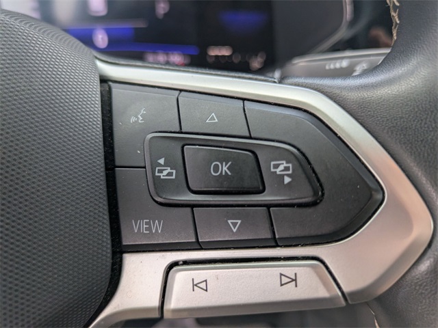 Vehicle image 11 of 24