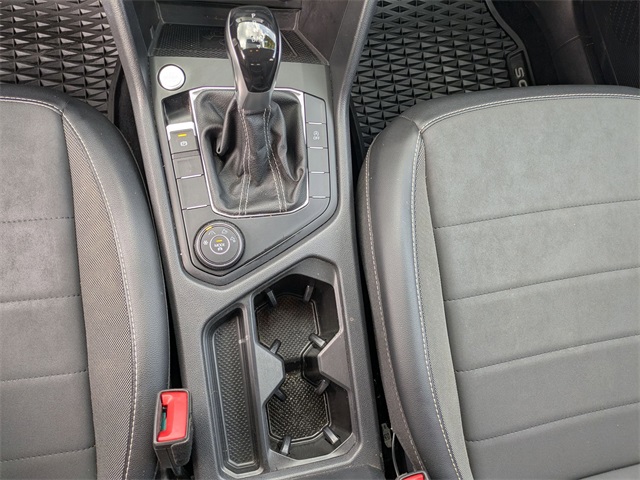 Vehicle image 15 of 24