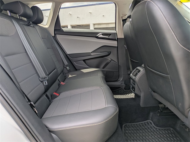 Vehicle image 19 of 24
