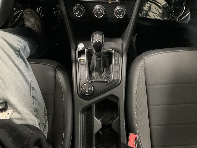Vehicle image 21 of 33