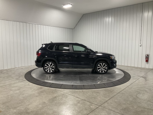 Vehicle image 4 of 33
