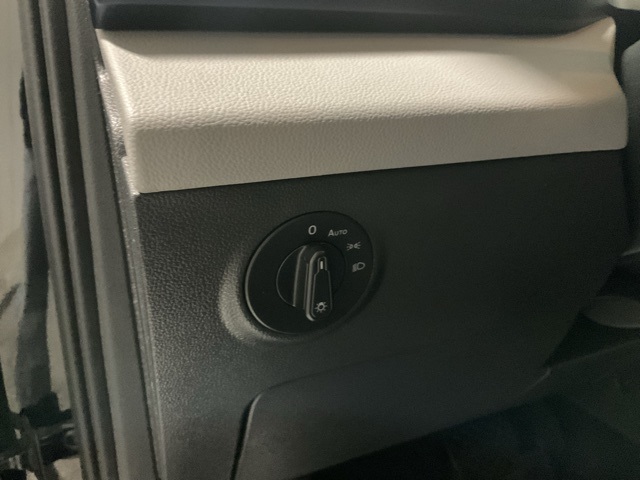 Vehicle image 17 of 33