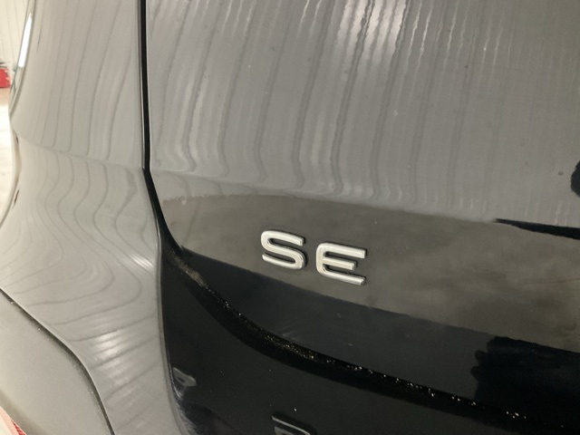 Vehicle image 9 of 33