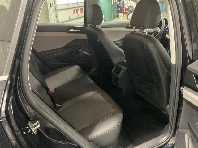 Vehicle image 26 of 33