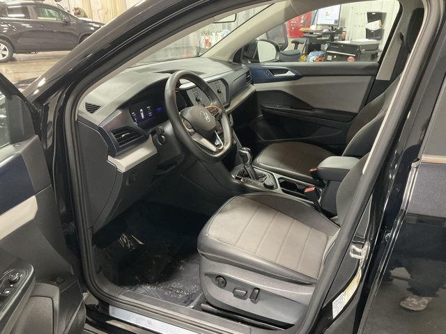 Vehicle image 24 of 33