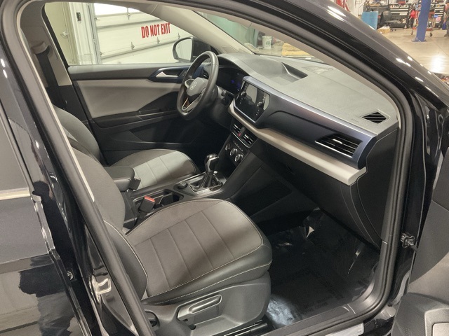 Vehicle image 27 of 33