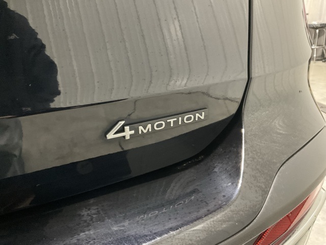 Vehicle image 10 of 33