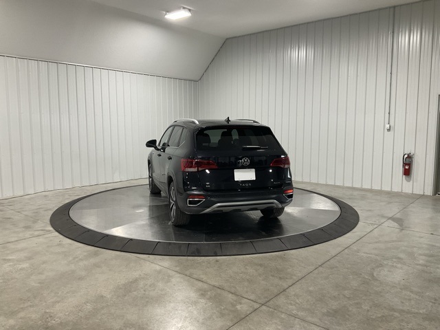 Vehicle image 7 of 33