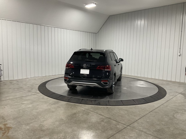 Vehicle image 5 of 33