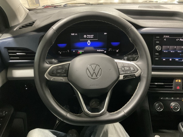 Vehicle image 14 of 33