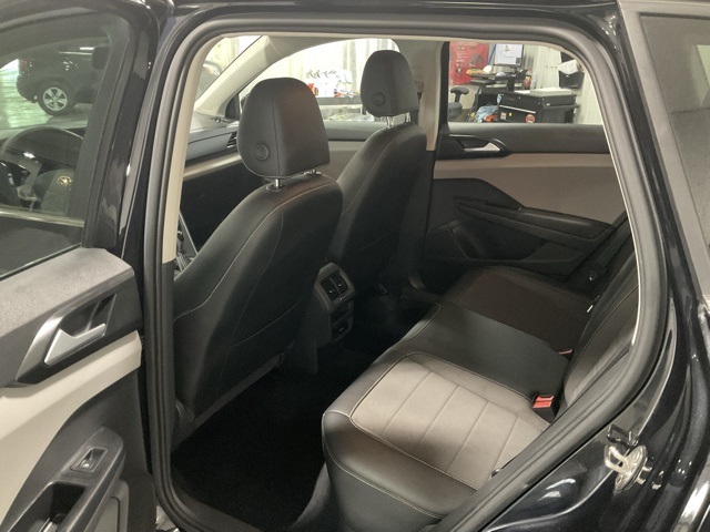 Vehicle image 25 of 33