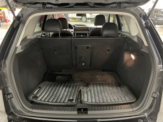 Vehicle image 28 of 33