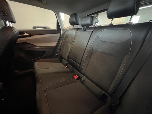 Vehicle image 18 of 24