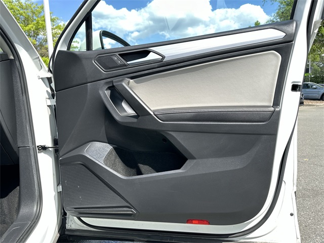 Vehicle image 22 of 23