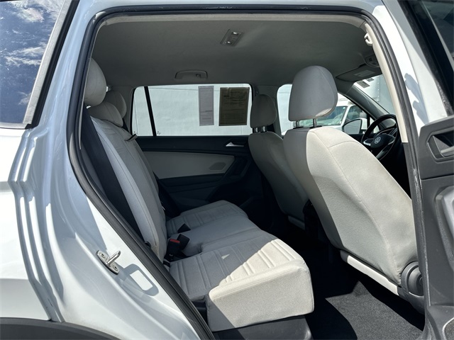 Vehicle image 19 of 23