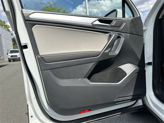 Vehicle image 13 of 23