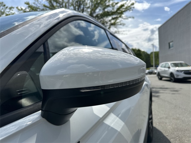 Vehicle image 10 of 23