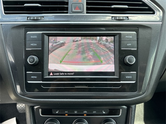 Vehicle image 18 of 23