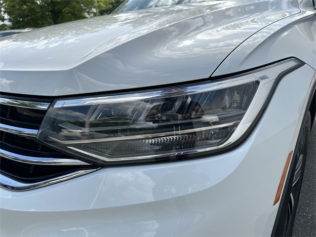 Vehicle image 9 of 23
