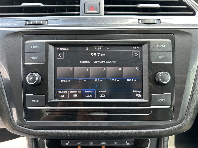 Vehicle image 17 of 23